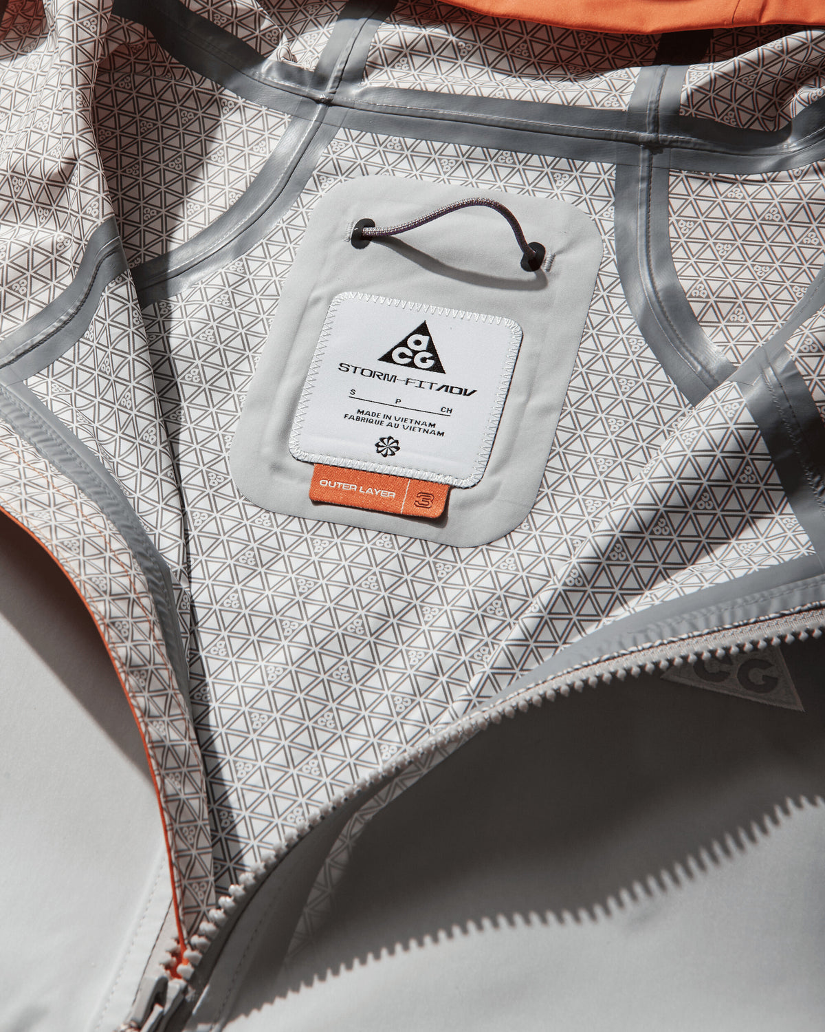 Nike W Acg Sfadv Phantazma Jkt Safety Orange/Grey Fog/Summit  Coats and Jackets Jackets IF0101-819