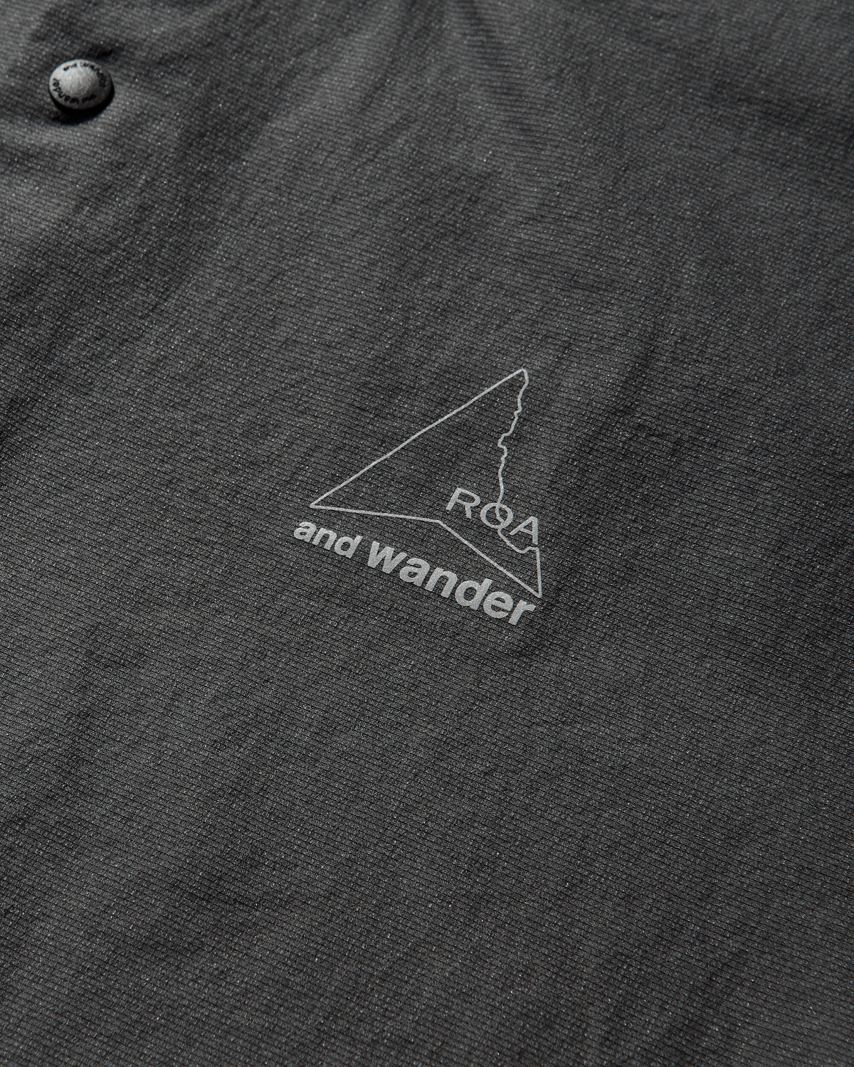 ROA R04 Roa × And Wander Breathable Shirt Charcoal Shirts Shortsleeve Shirt 5746183512SJ 022