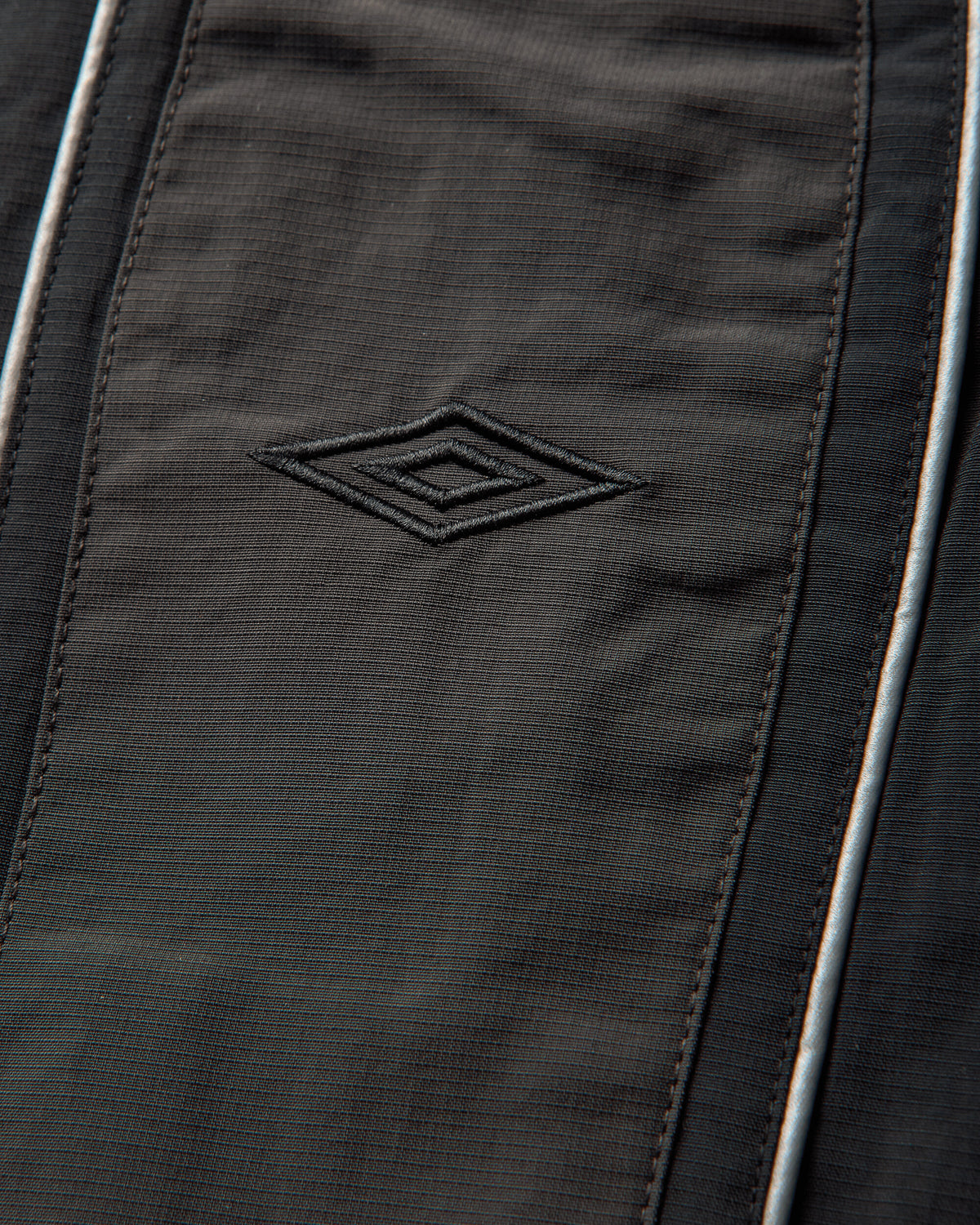 Umbro Bench Jacket Dark Grey Carbon Black Coats and Jackets Jackets UBMW0648FA431 GRY0022